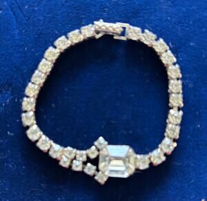Vintage Rhinestone Bracelet La Rei style Sparkle Silvertone 6.5"-7" MCM